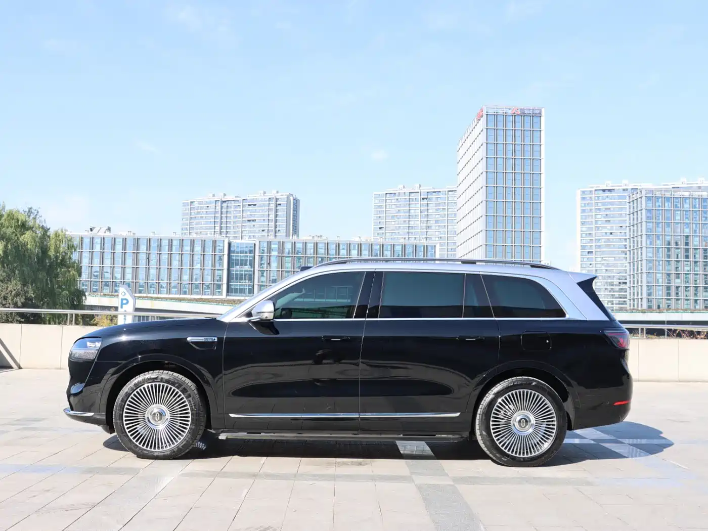 AITO Wenjie AITO M9 2025 Extended Range Ultra 52kWh 5-Seater фото 2