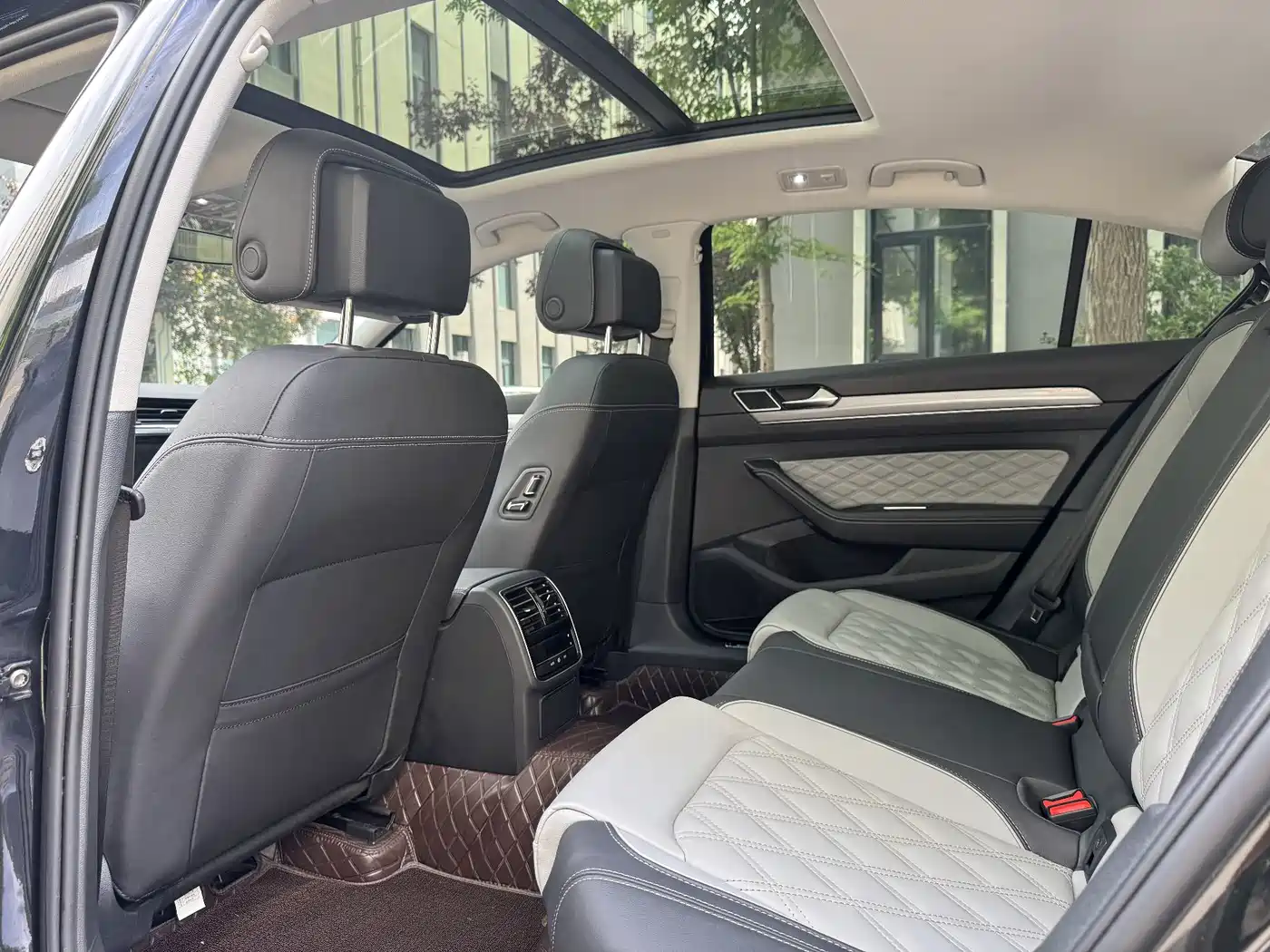Volkswagen Magotan 2023 2 Million Units Anniversary Edition 330TSI DSG Leading Type фото 7