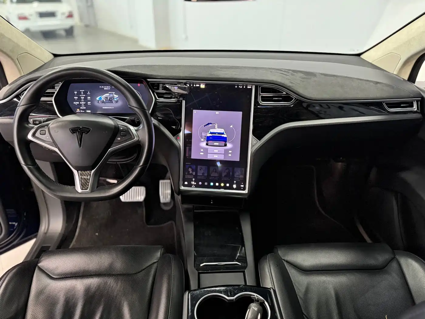 TESLA MODEL X