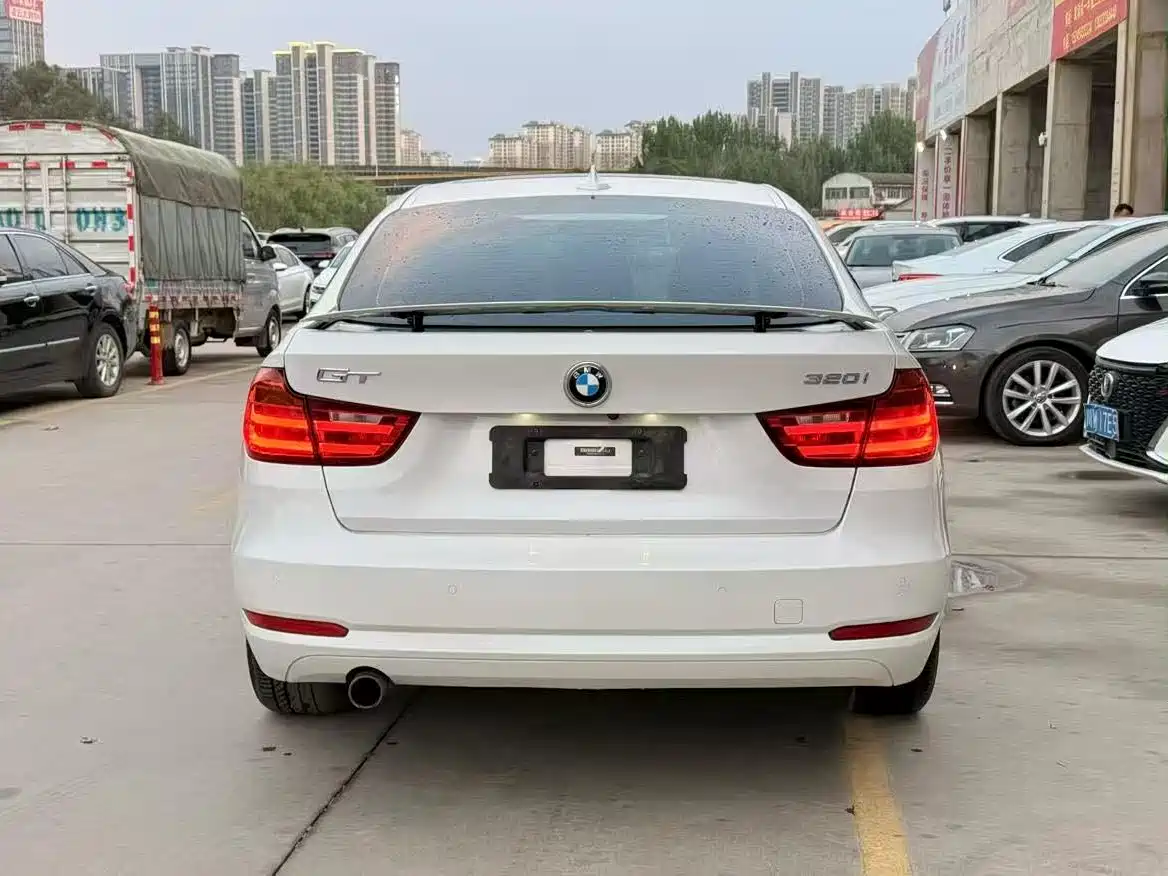 BMW 3 Series GT 2013 Model 320i Leading фото 8