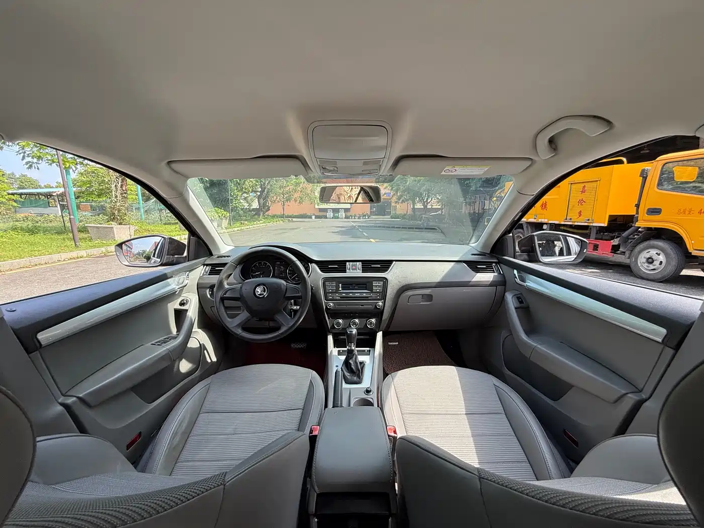 Škoda Octavia 2015 1.6L Automatic逸杰版 фото 12