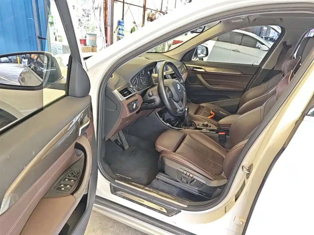 BMW X1 2018 sDrive18Li Premium Model фото 16