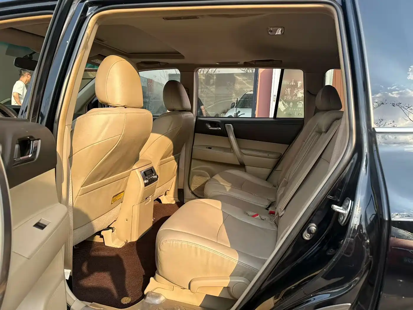 Toyota Highlander 2012 2.7L 2WD 7-Seater Luxury Edition фото 6