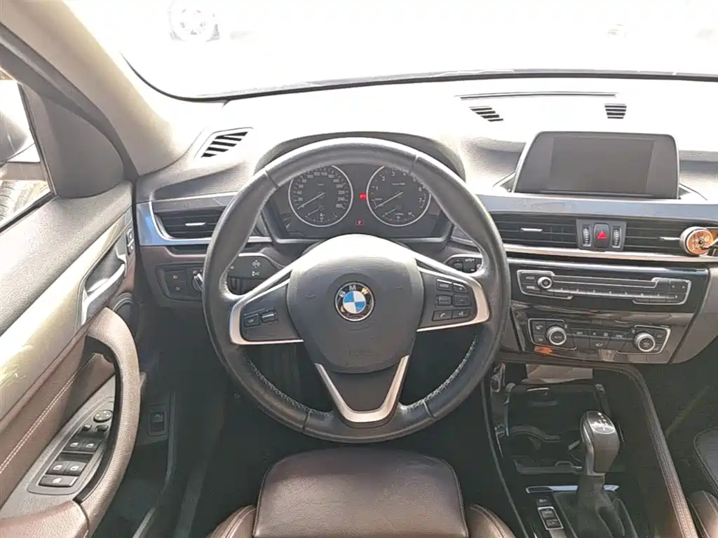 BMW X1 2018 sDrive18Li Premium Model фото 11