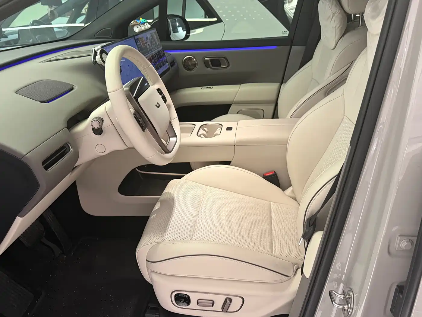 Li Auto i6 2025 2025 4WD Base Model