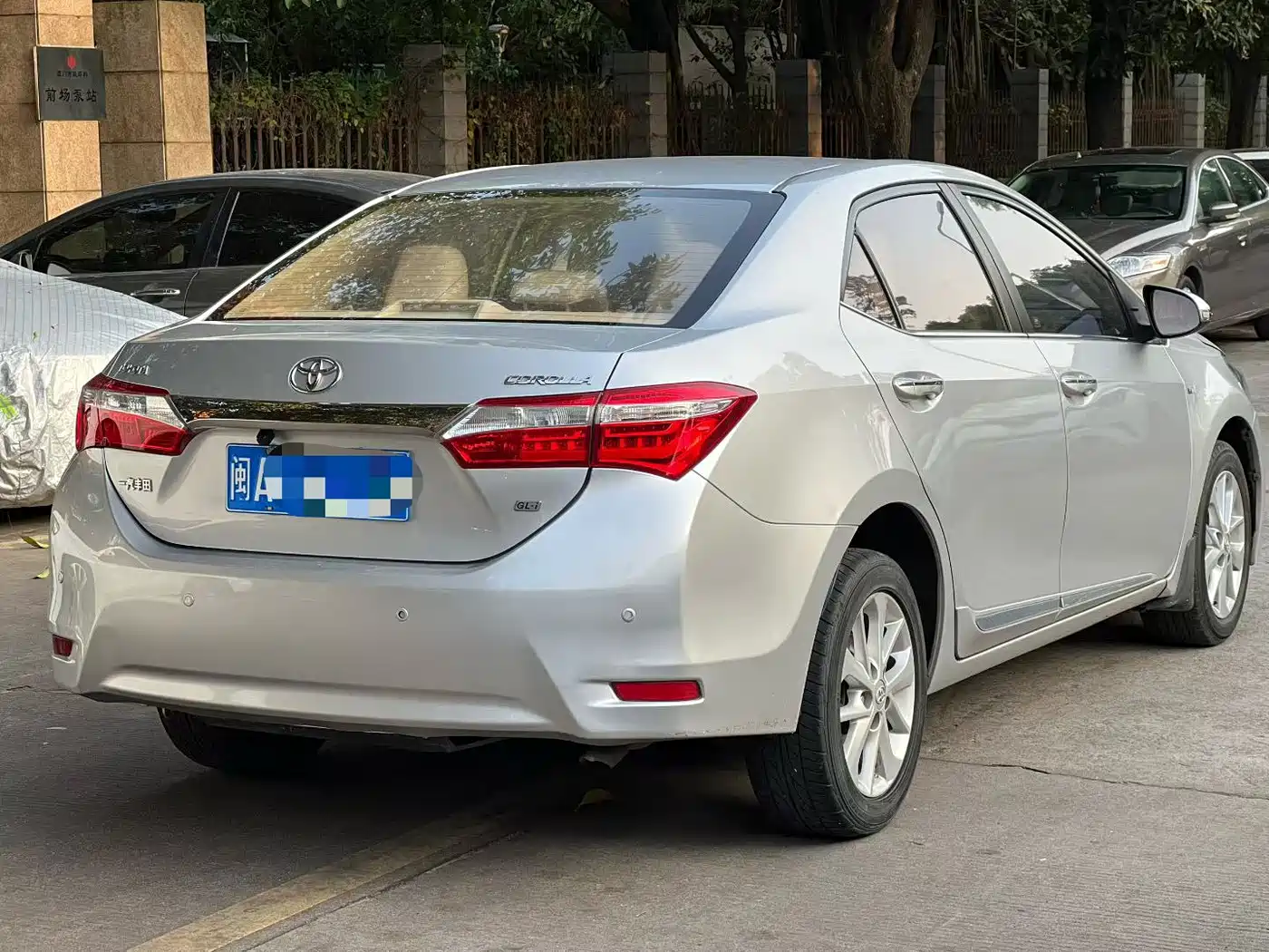Toyota Corolla 2014 1.6L CVT GL-i Leather Edition фото 6