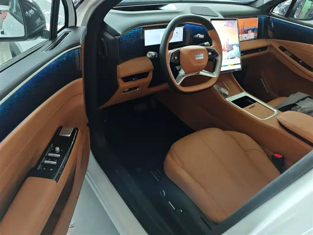 Geely Galaxy Galaxy L7 2025 EM-i 115km Explorer+ Edition фото 16