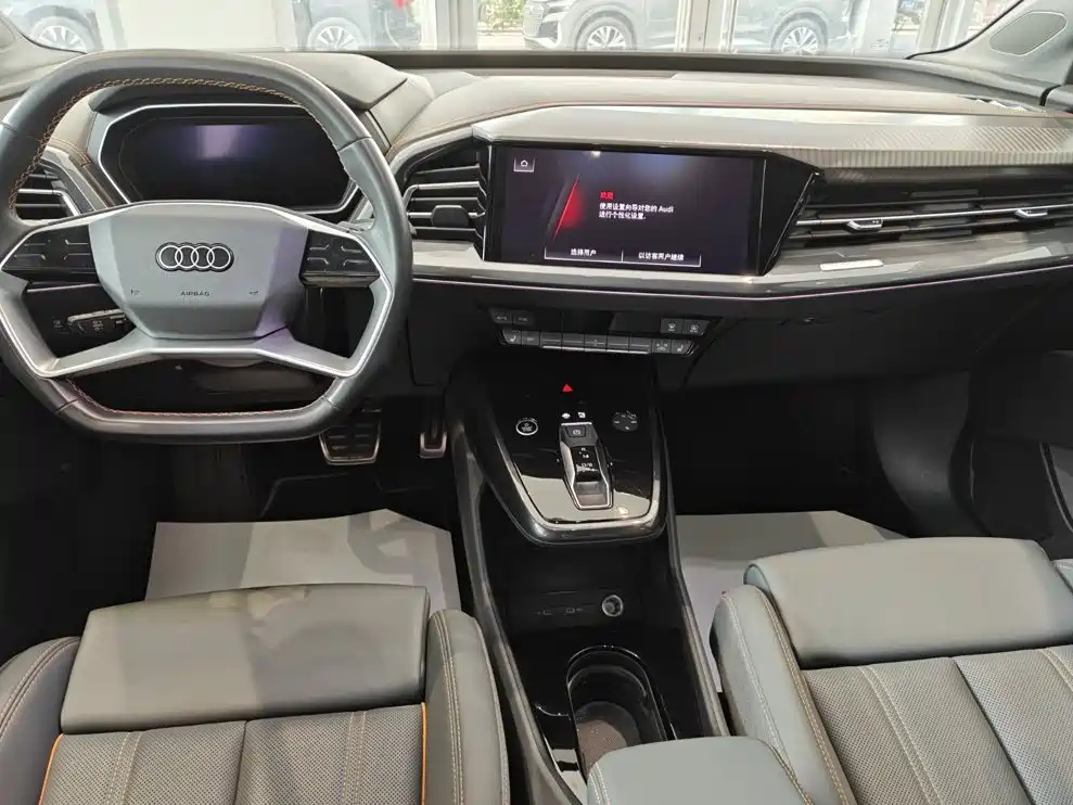 Photo 6 - Audi Q4 e-tron