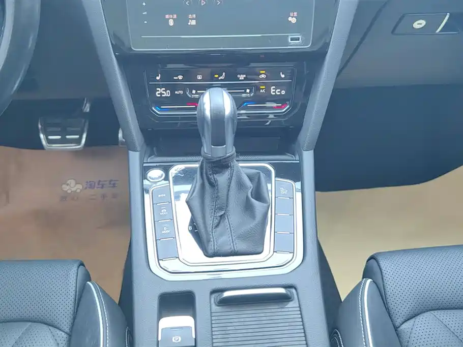 VOLKSWAGEN MAGOTAN GTE PLUG IN HYBRID