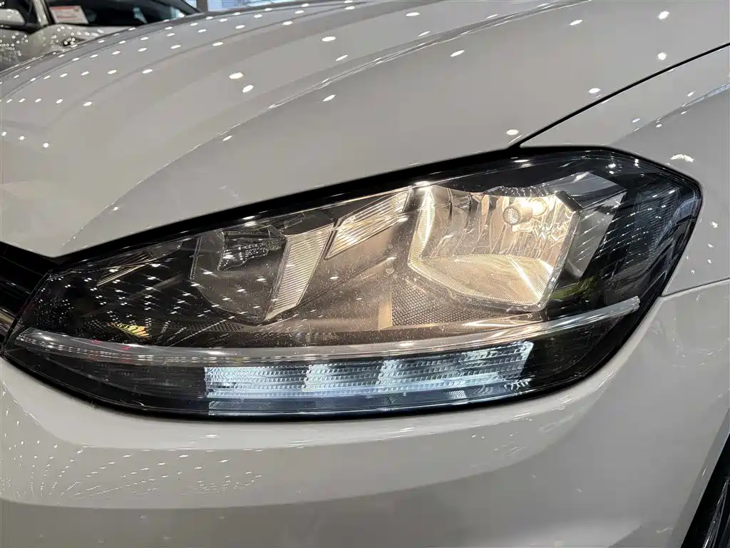 Volkswagen Golf 2018 230TSI Automatic Luxury фото 13