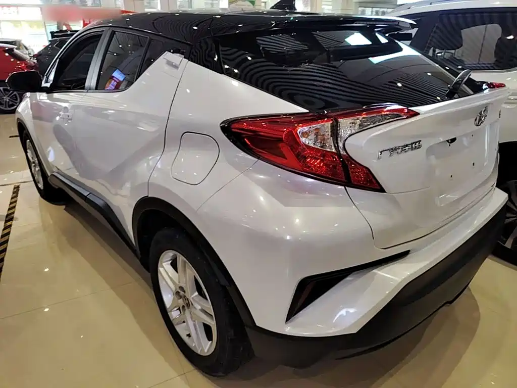 Фото 5 - Toyota C-HR
