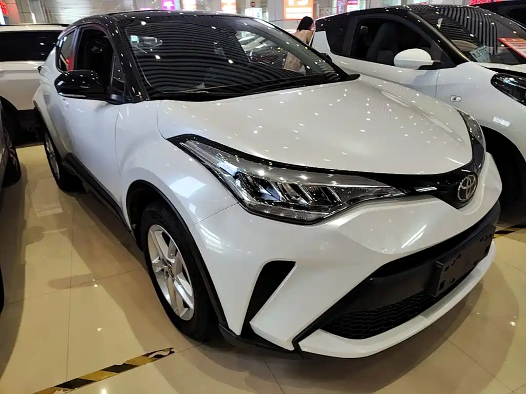 Фото 4 - Toyota C-HR