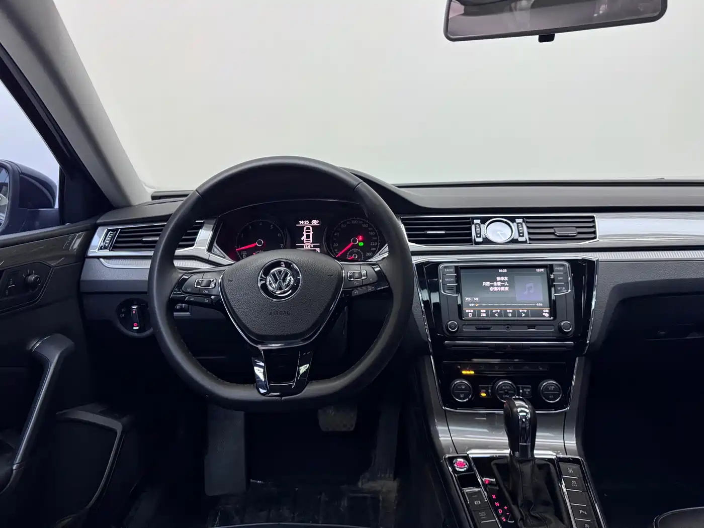 Volkswagen Passat 2017 330TSI DSG Prestige фото 8