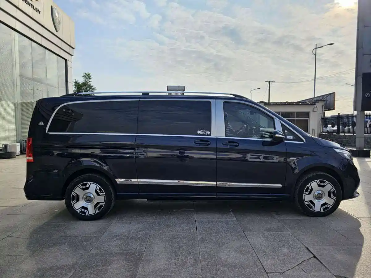 Mercedes-Benz V-Class 2018 V 260 L Premium Long Wheelbase Edition China VI фото 6