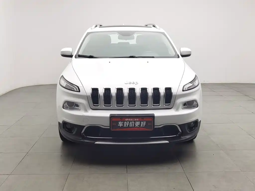 Photo 3 - Jeep Cherokee