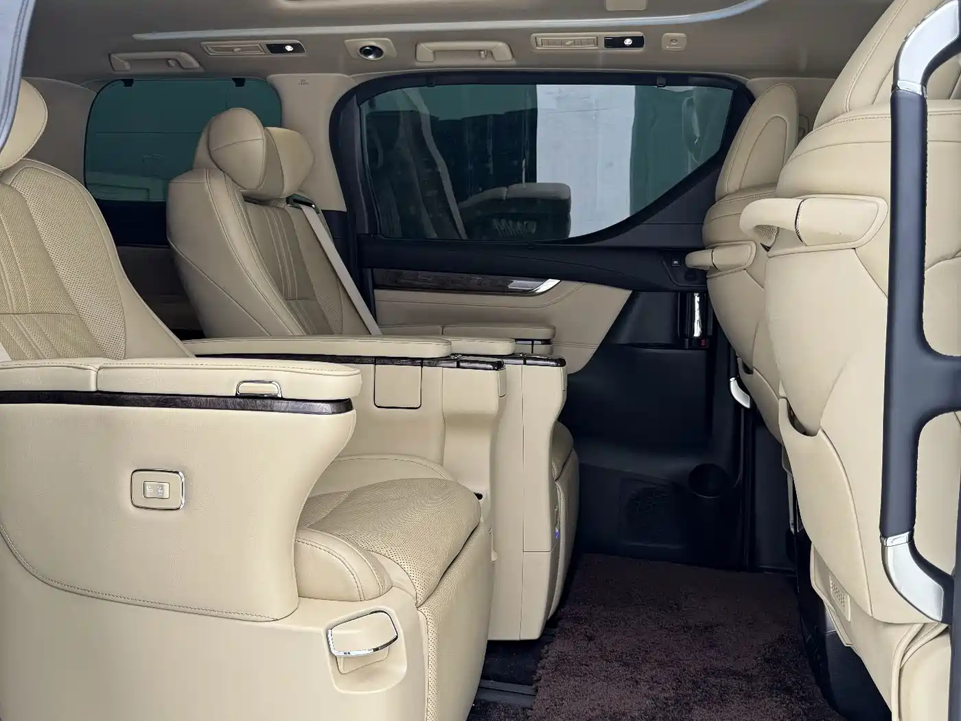Toyota Alphard 2021 Hybrid 2.5L Premium фото 9