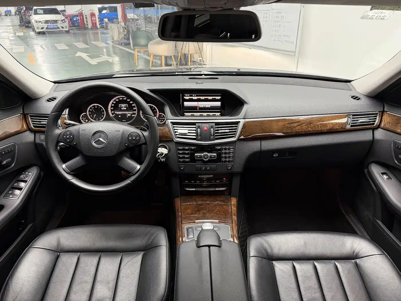 Mercedes-Benz E-Class 2012 E 300 L Elegance Model фото 6
