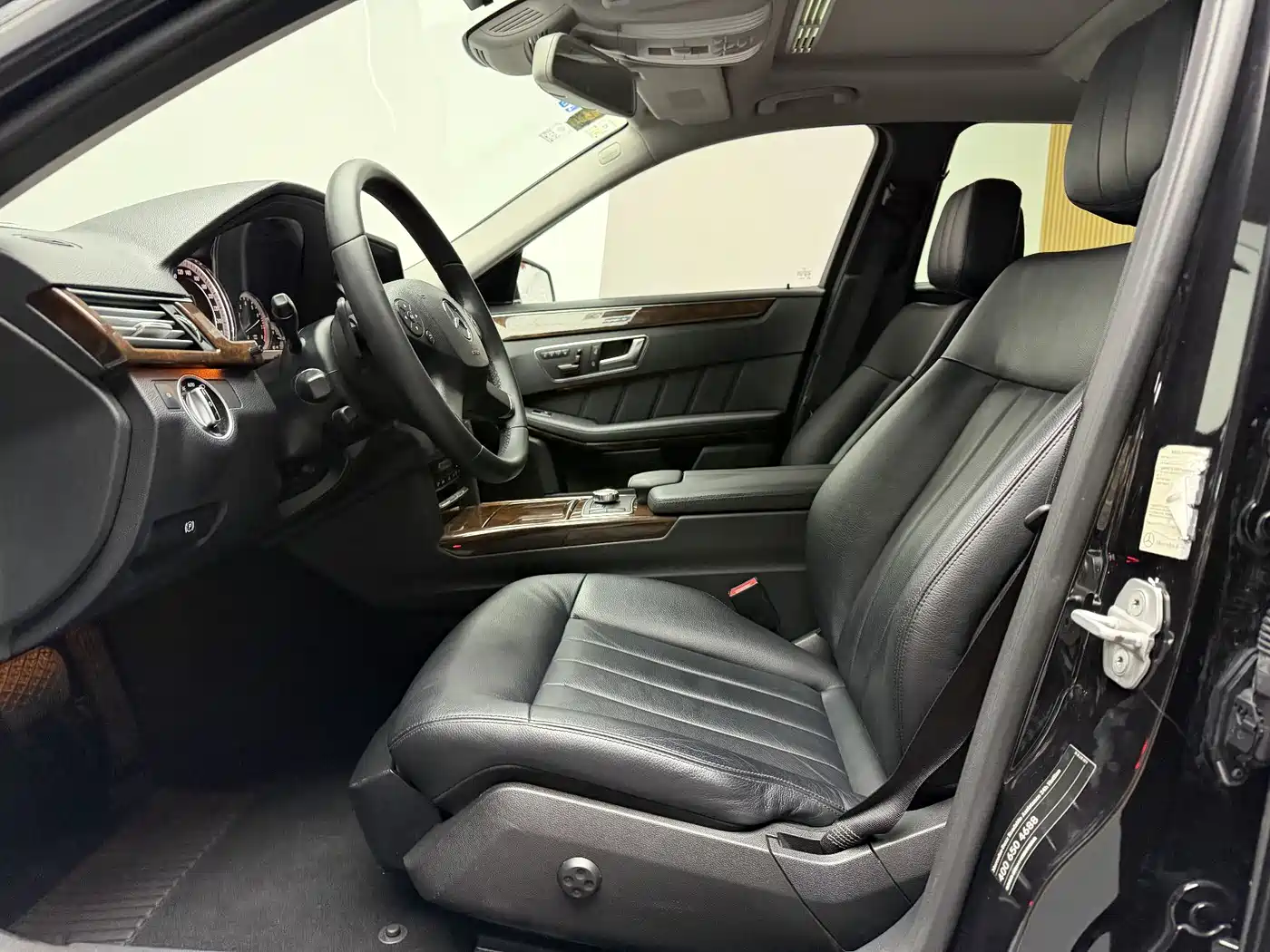 Mercedes-Benz E-Class 2012 E 300 L Elegance Model фото 10