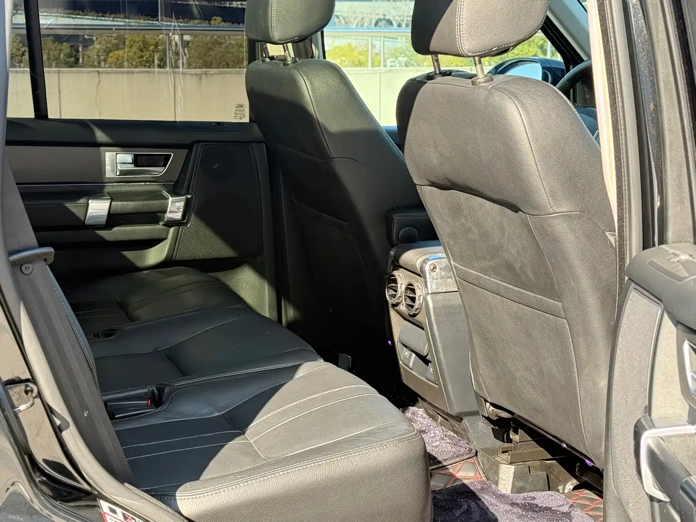 Land Rover Discovery 2015 3.0 SC V6 SE фото 5