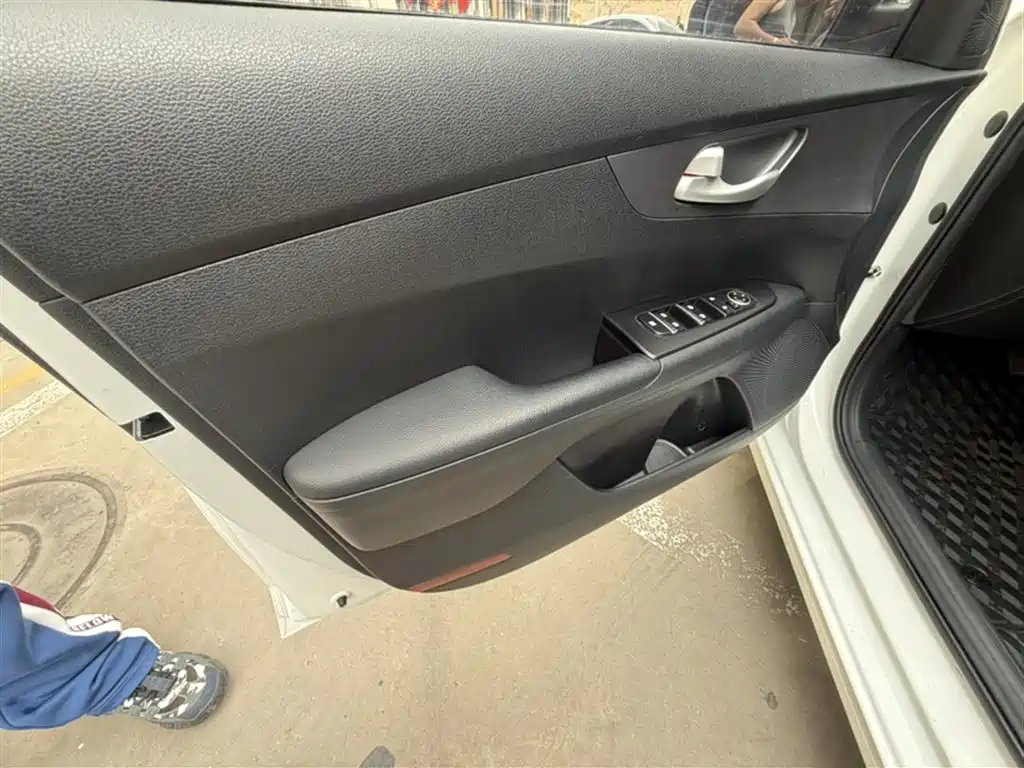 Kia K3 2020 1.5L CVT New Edge Sunroof Version фото 16