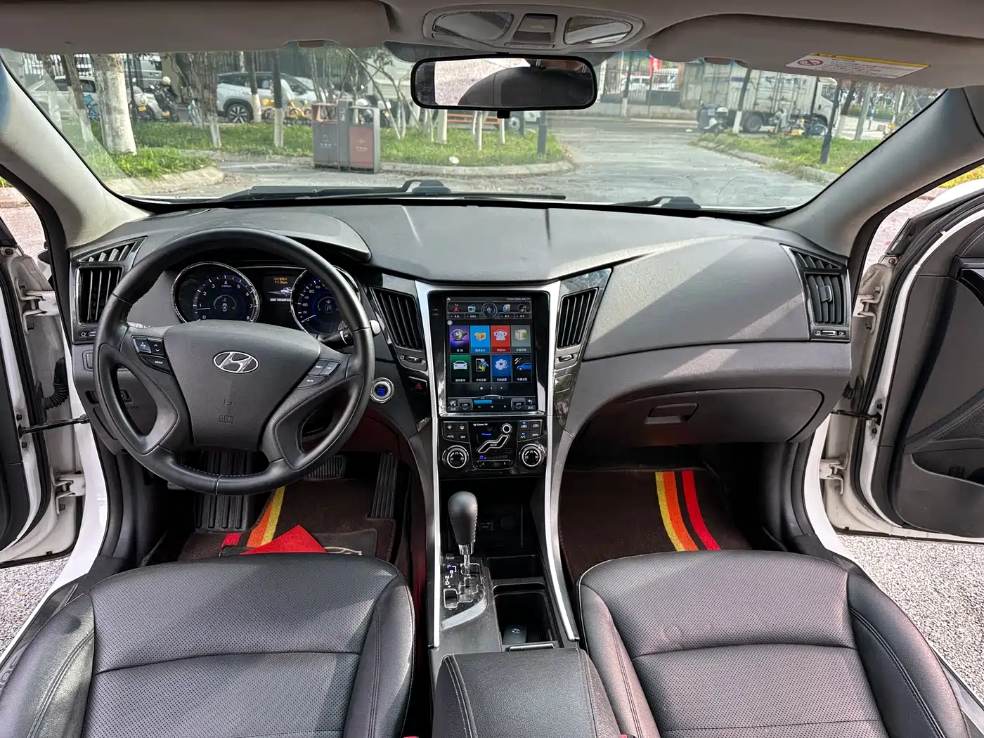 Hyundai Sonata 2014 2.0L Automatic Premium Edition фото 14