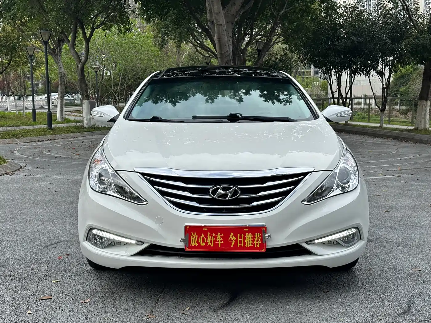 Hyundai Sonata 2014 2.0L Automatic Premium Edition фото 2