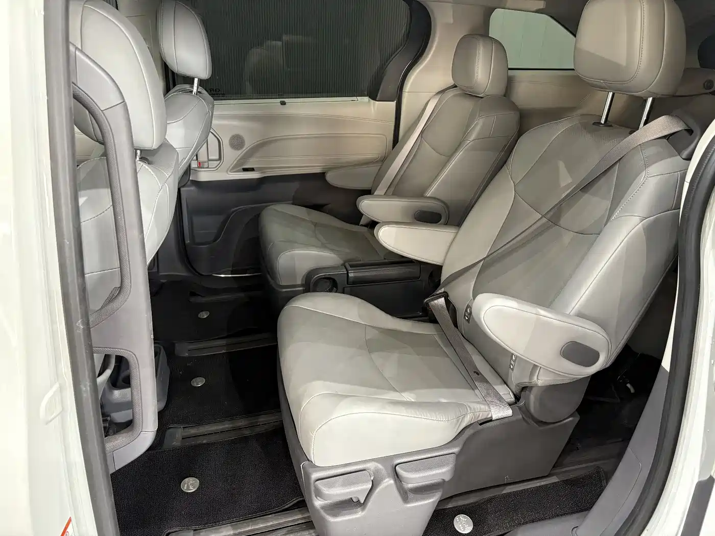 Toyota Granvia 2024 2.5L Hybrid Comfort фото 14