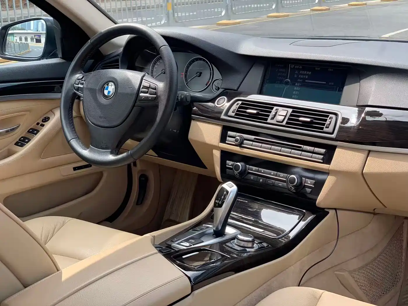 BMW 5 Series 2012 530Li Leadership фото 10