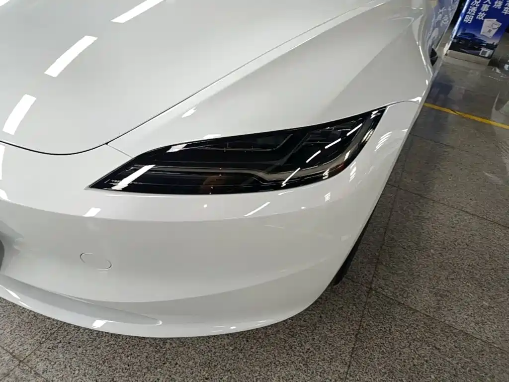 Фото 24 - Tesla Model 3