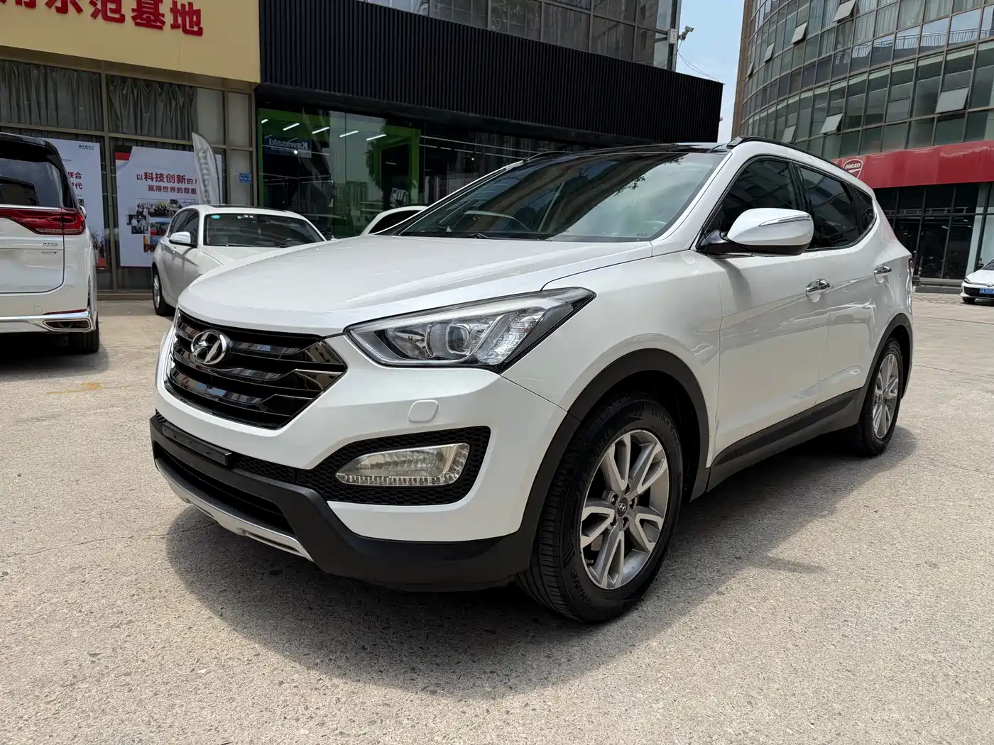 Hyundai Santa Fe 2013 Model 2.4L Automatic 4WD Smart