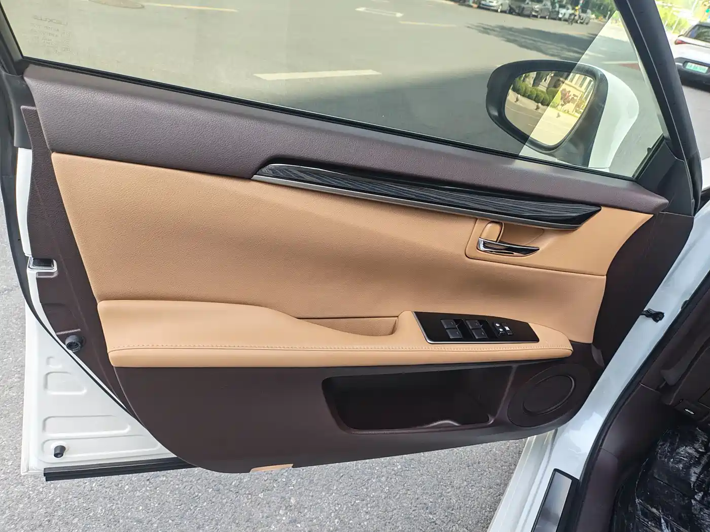 Lexus ES 2015 300h Comfort Edition фото 7