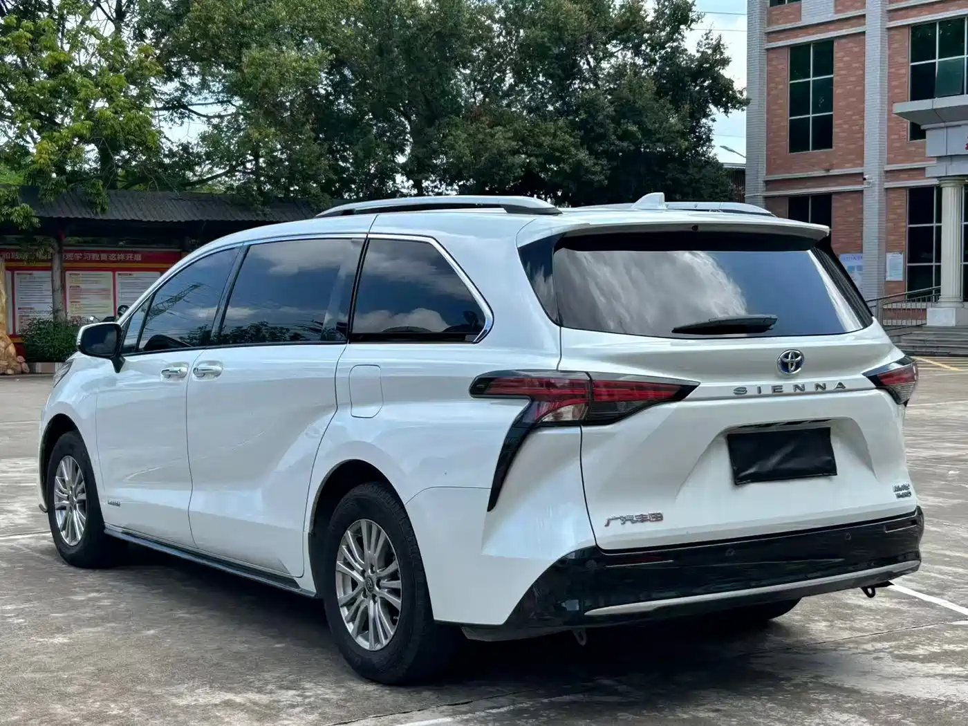 Toyota Sienna 2021 2.5L Hybrid Premium Edition фото 11