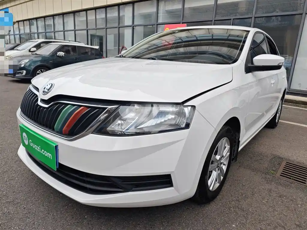 Škoda Rapid 2018 1.6L Manual Standard Edition фото 2