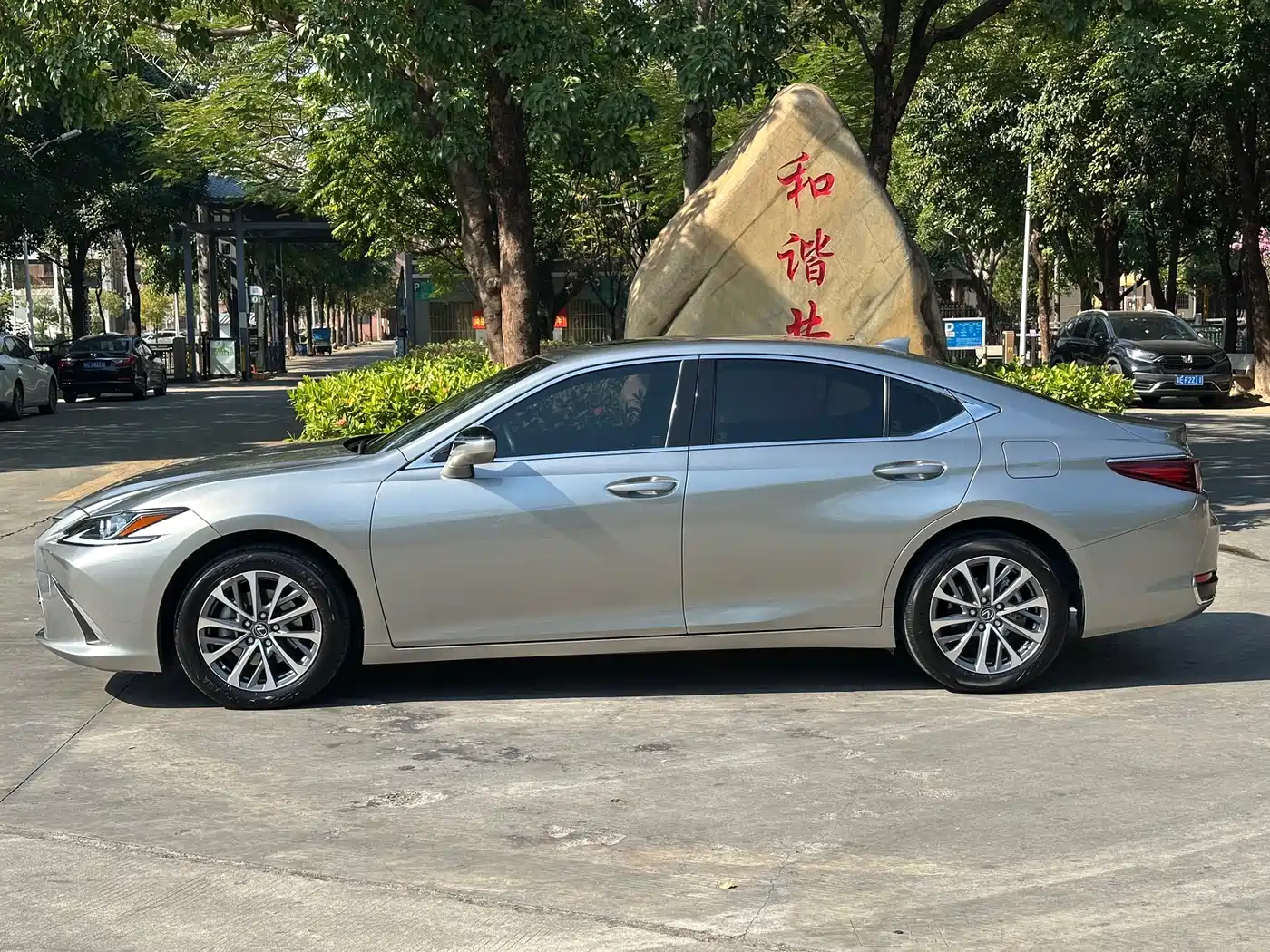 Lexus ES 2022 200 Excellence Edition фото 28