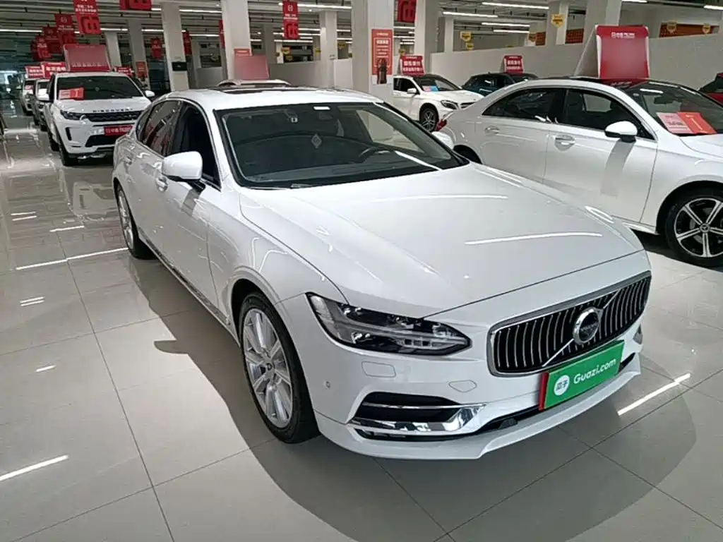 Фото 4 - Volvo S90