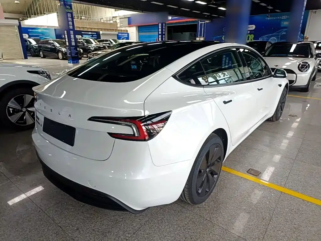 Фото 7 - Tesla Model 3