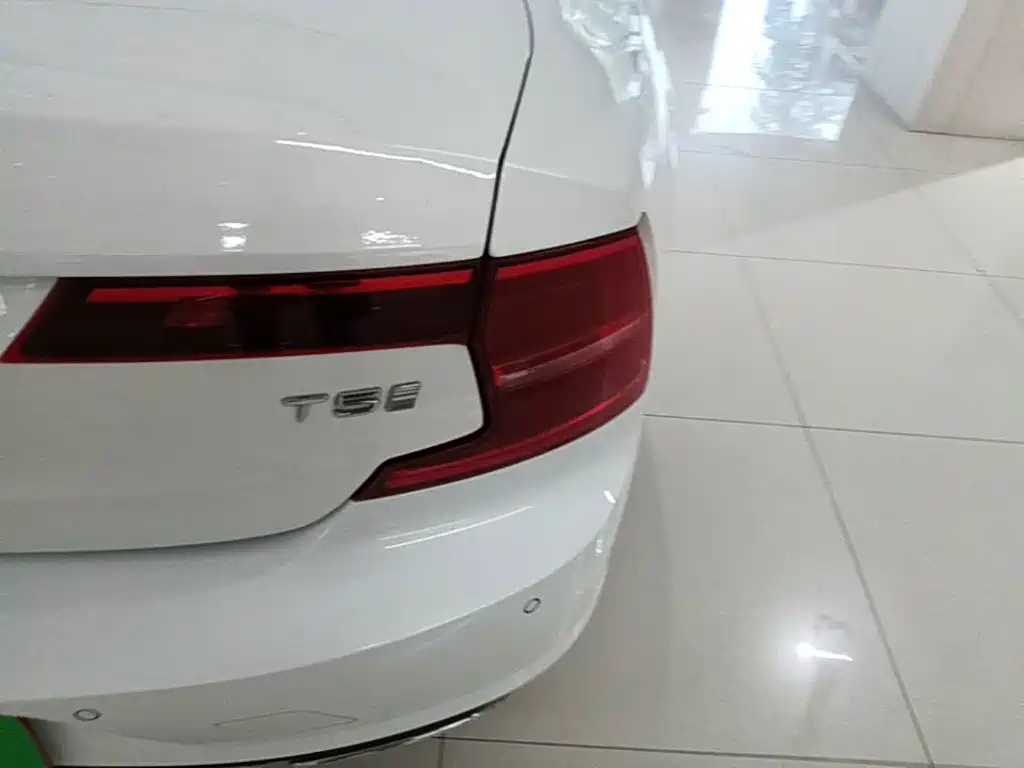 Фото 8 - Volvo S90