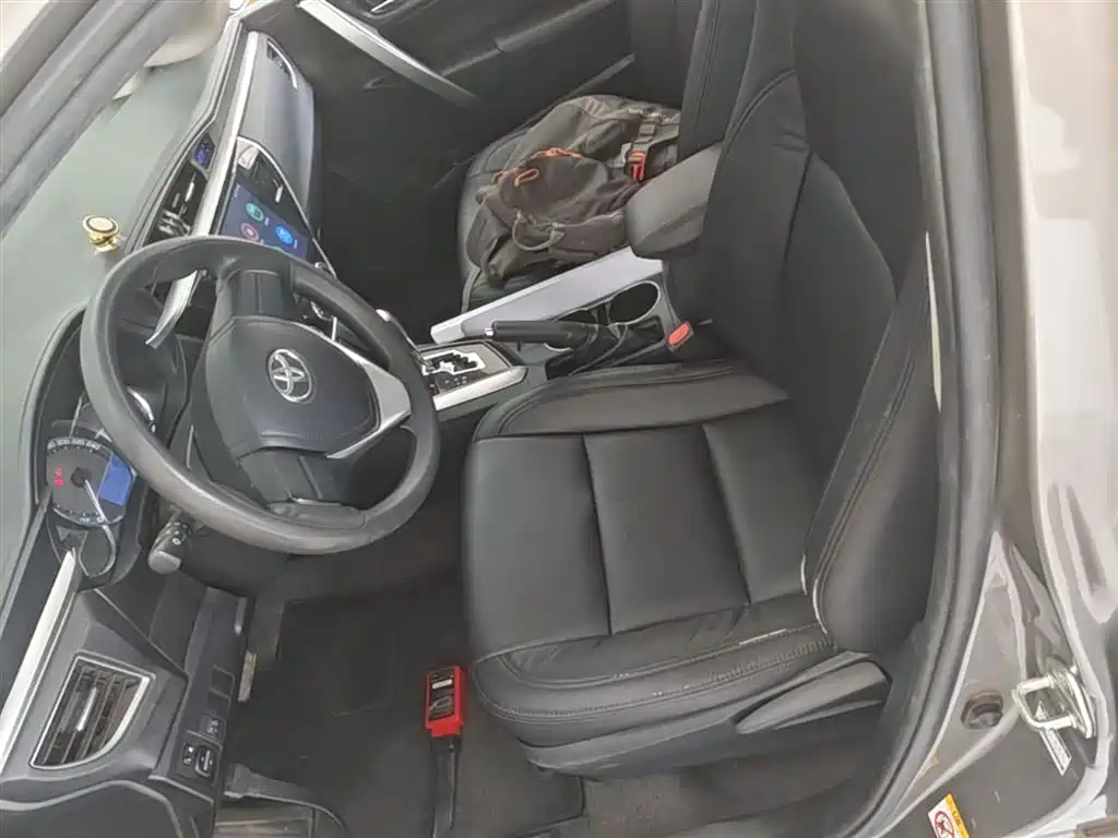 Toyota Corolla 2014 1.6L CVT GL фото 15