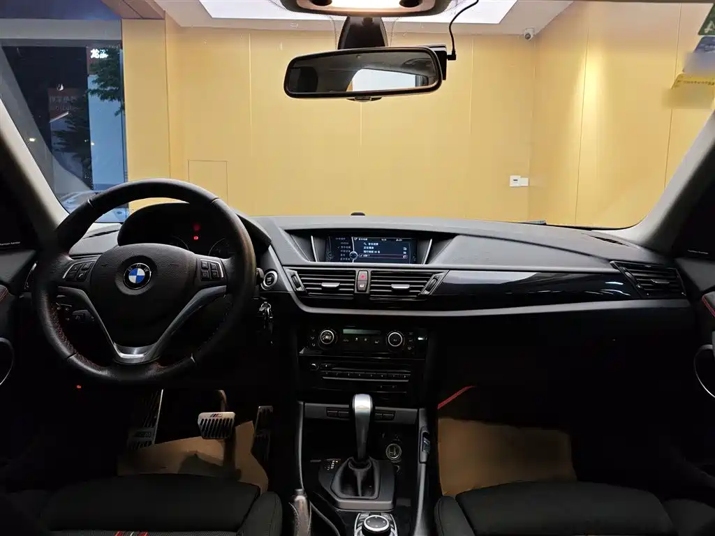 BMW X1 2013 sDrive18i Sport Design Package фото 19