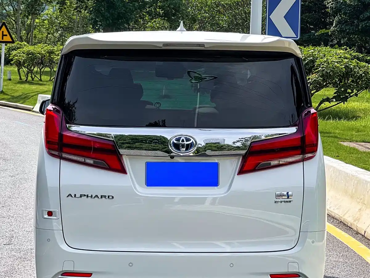 Toyota Alphard 2021 Hybrid 2.5L Luxury фото 18