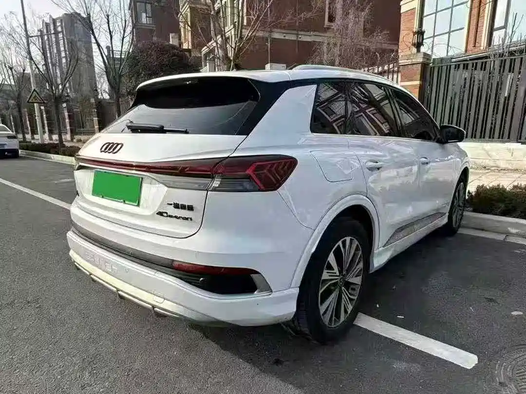 AUDI Q4 E TRON