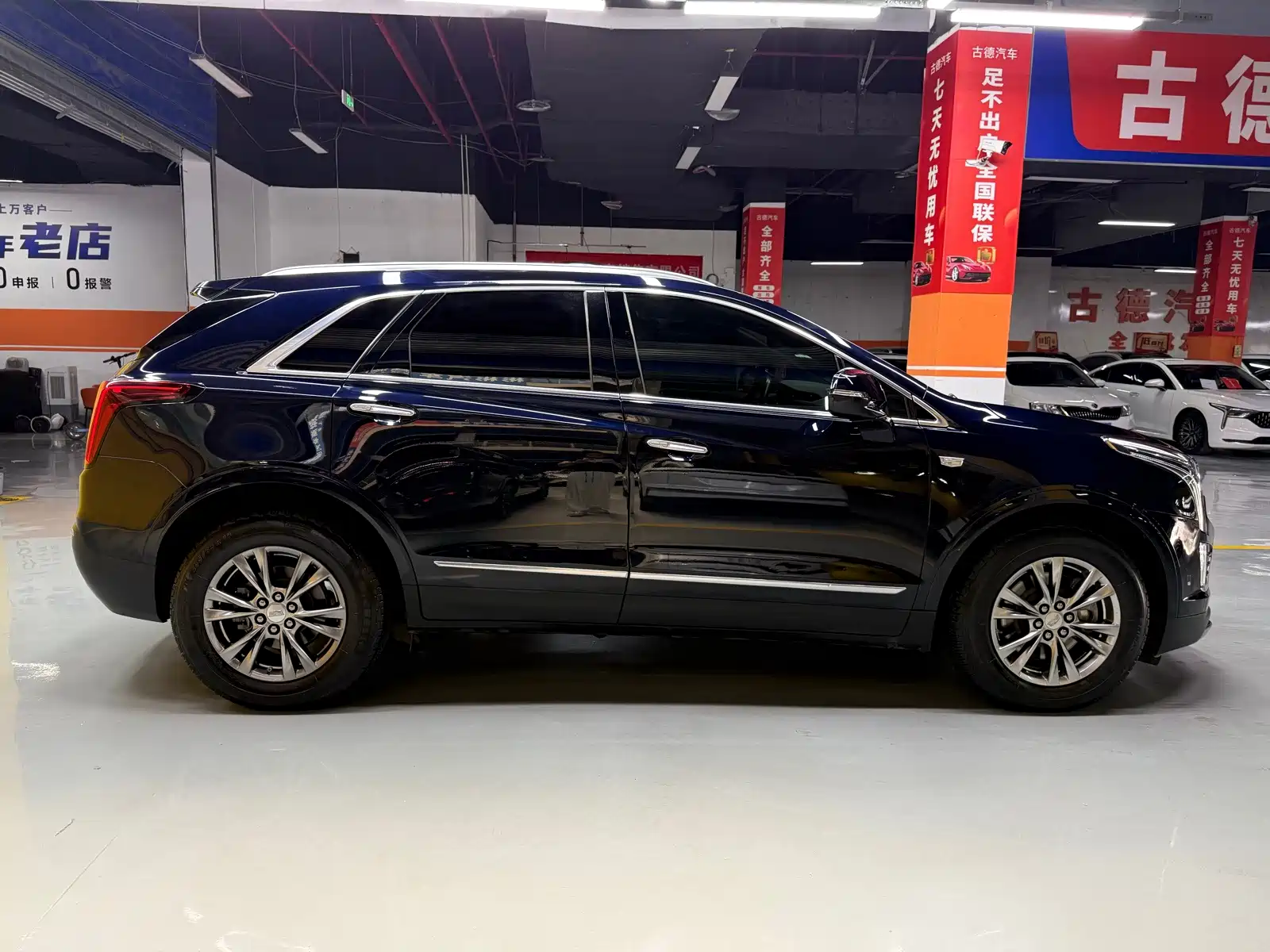 Photo 4 - Cadillac XT5