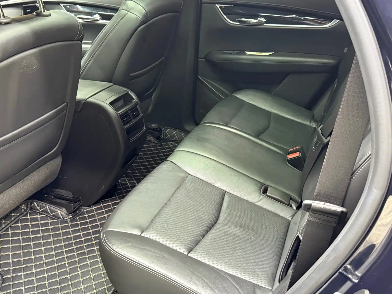 Photo 10 - Cadillac XT5