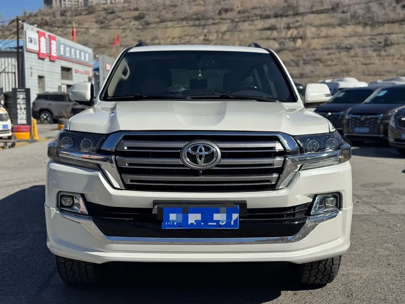 Toyota Land Cruiser (Import) 2015 4.0L V6 Middle East Low Configuration Edition фото 2