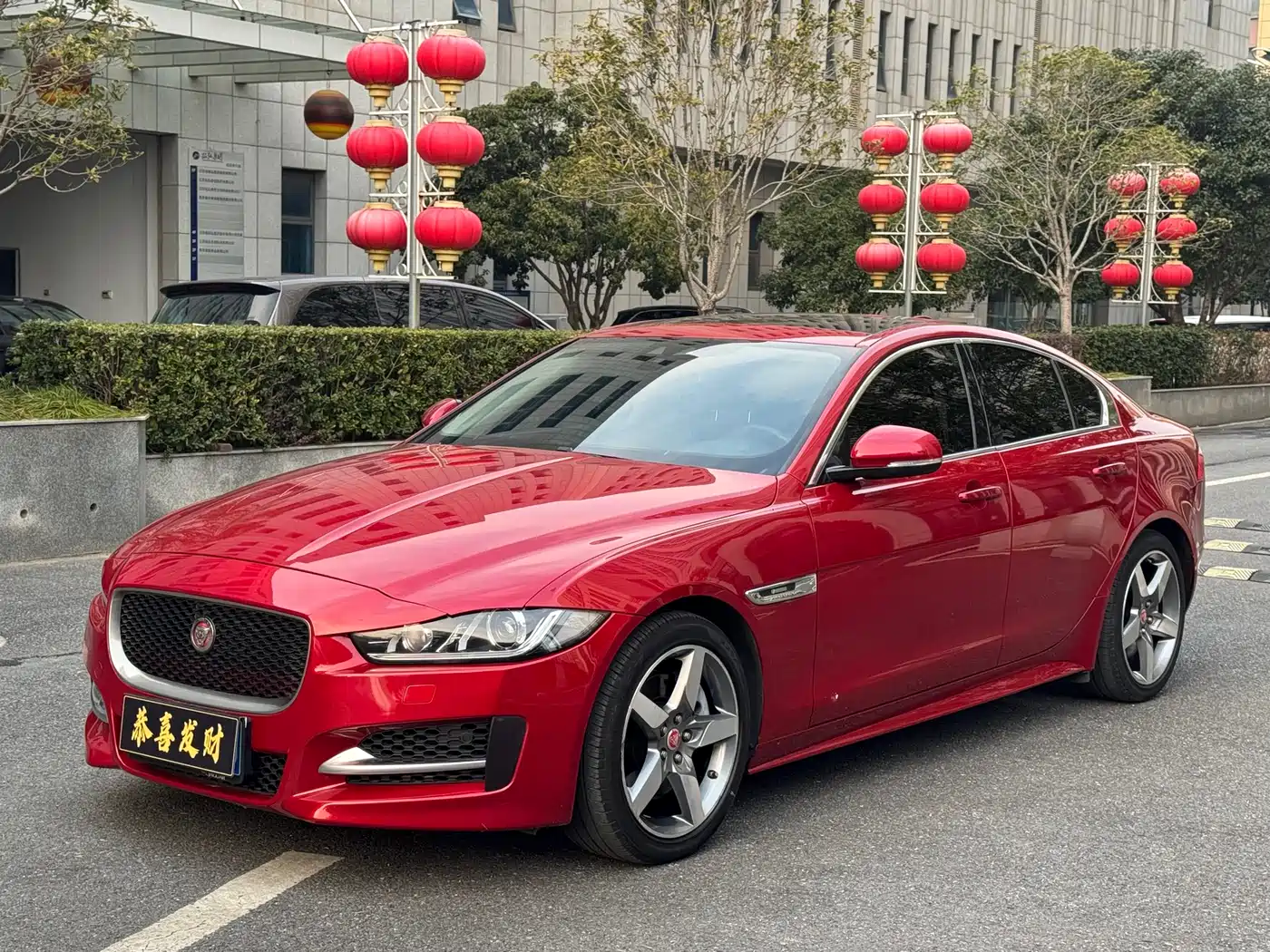 Jaguar XE 2015 2.0T 200PS R-Sport фото 2