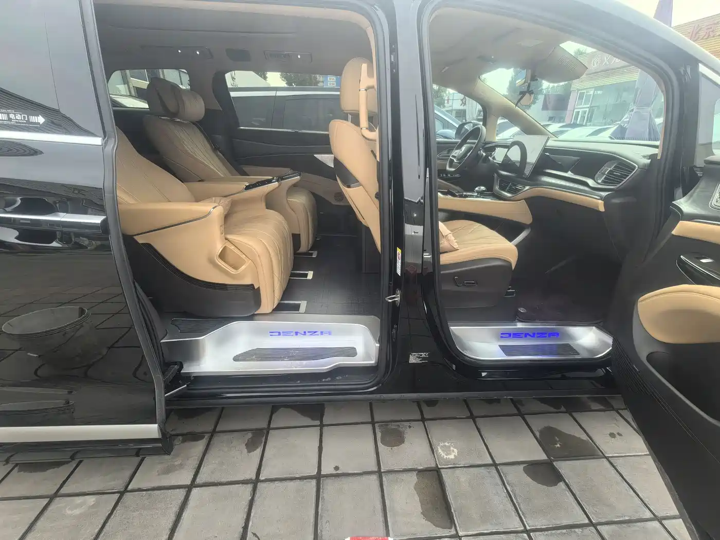 Denza D9 2026 2025 DM-i Smart Drive Edition 1020 AWD Premium