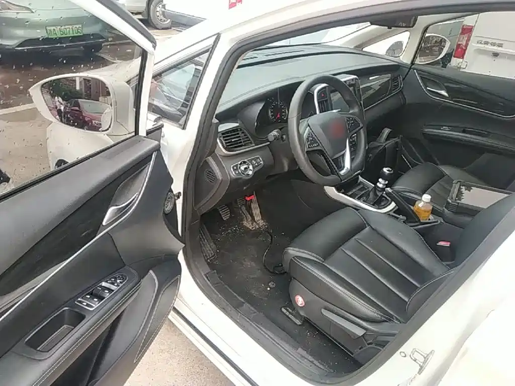 صورة 16 - BYD Song MAX