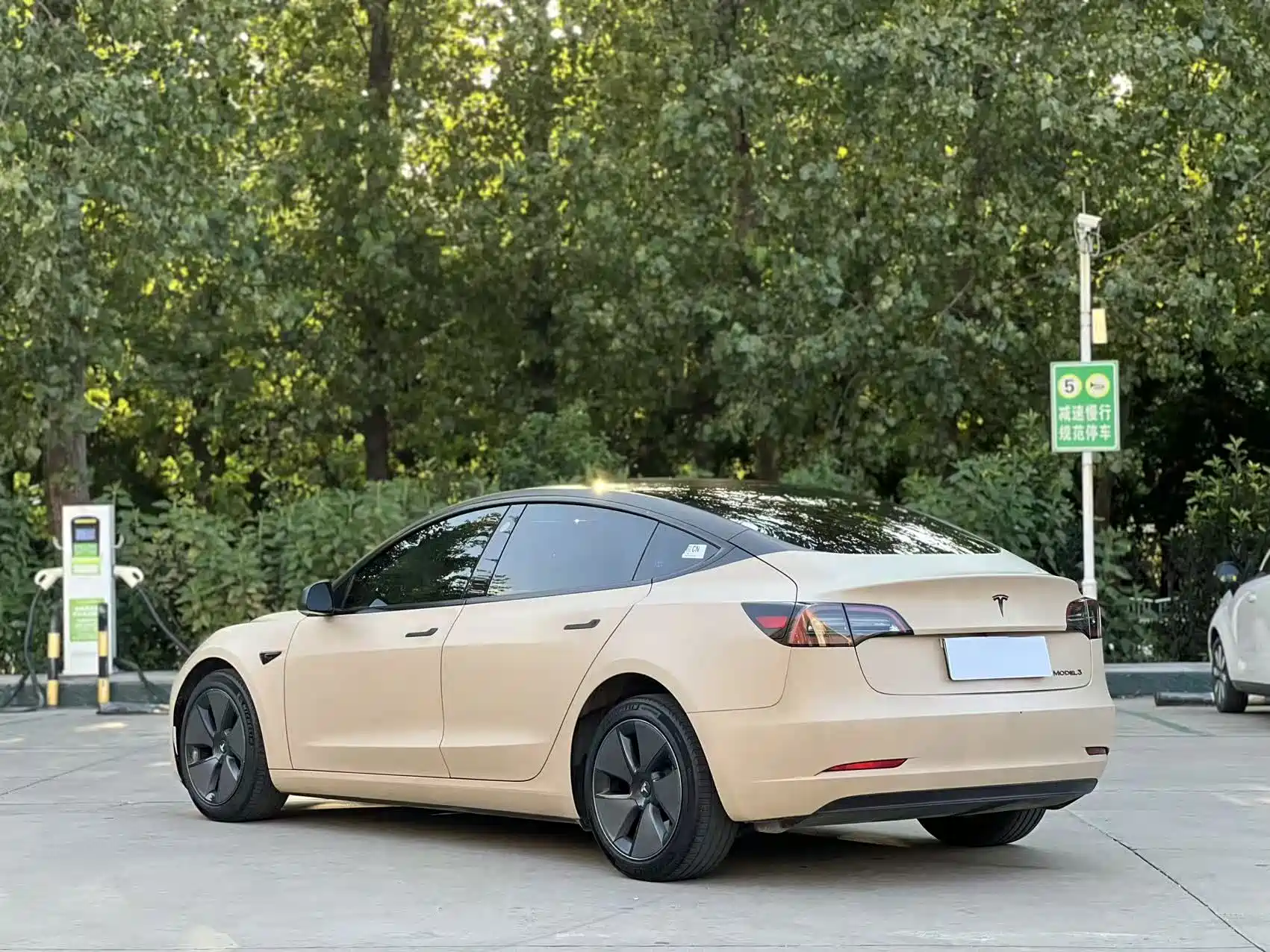 Фото 9 - Tesla Model 3