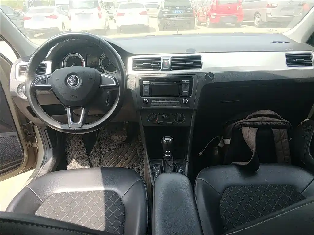 Škoda Rapid 2018 1.6L Automatic Comfort Edition фото 6