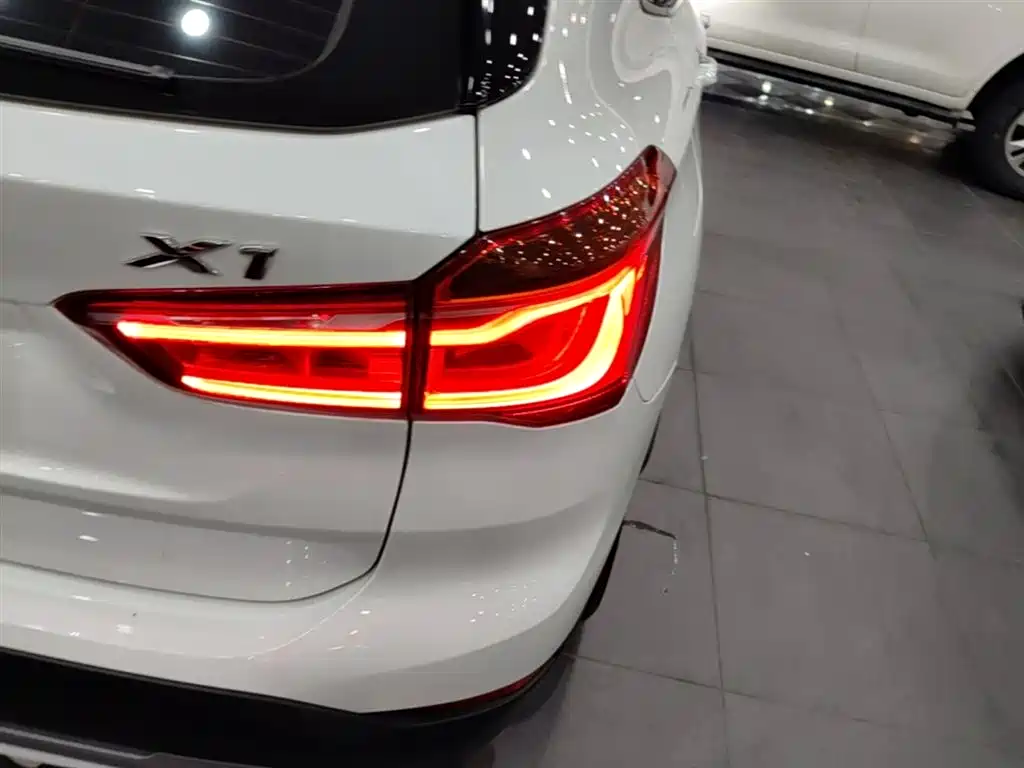 BMW X1 2016 sDrive20Li Luxury Model фото 8